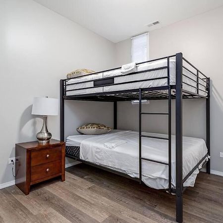 Suite 1 On Southport 4 Queen Beds شيكاغو المظهر الخارجي الصورة