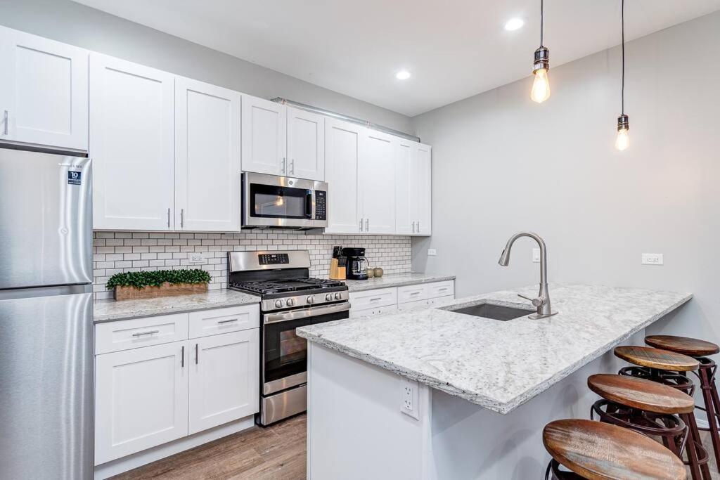 Suite 1 On Southport 4 Queen Beds شيكاغو المظهر الخارجي الصورة