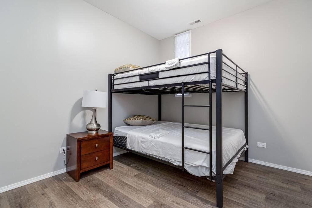 Suite 1 On Southport 4 Queen Beds شيكاغو المظهر الخارجي الصورة