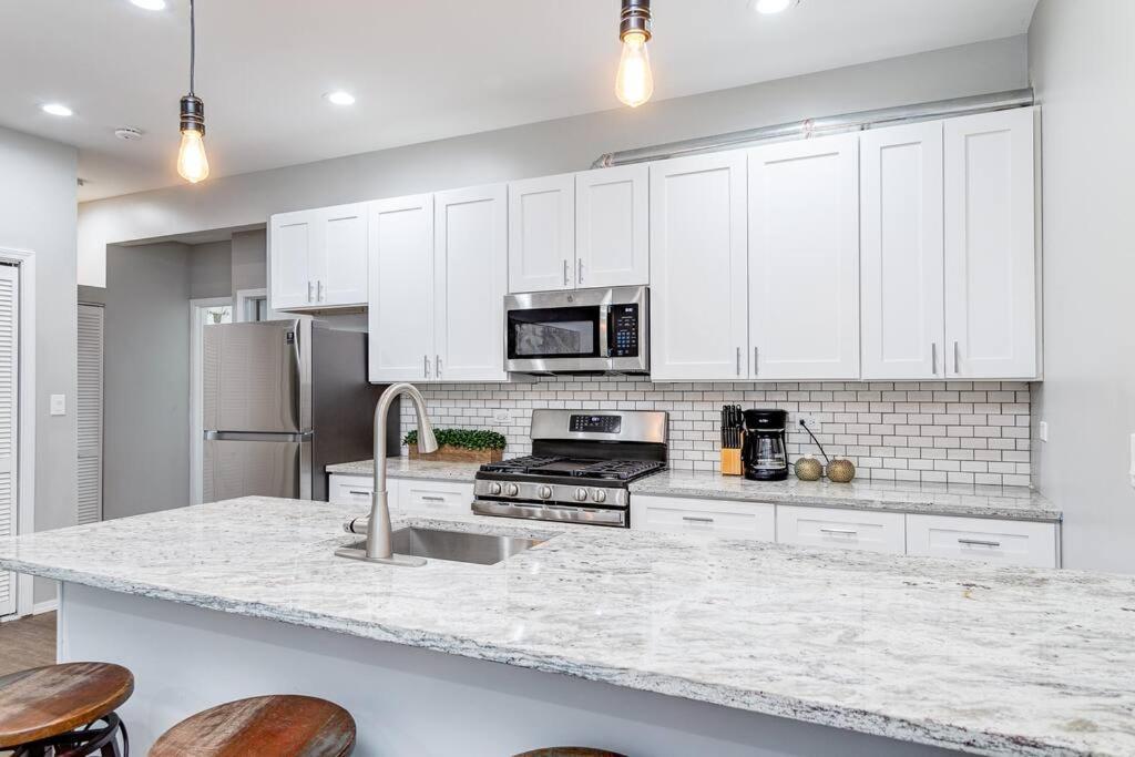 Suite 1 On Southport 4 Queen Beds شيكاغو المظهر الخارجي الصورة