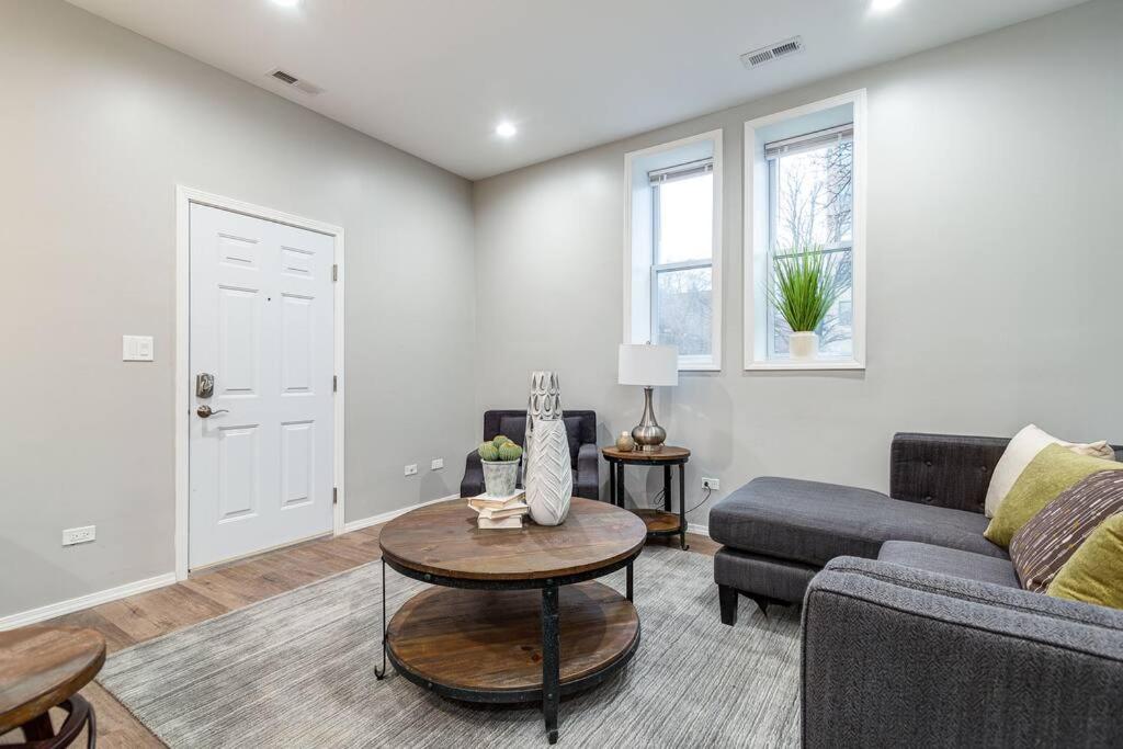 Suite 1 On Southport 4 Queen Beds شيكاغو المظهر الخارجي الصورة
